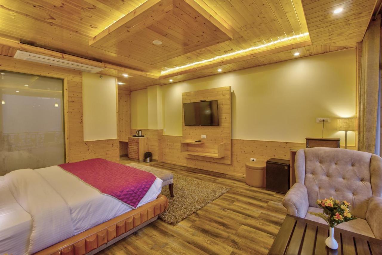 The Holiday Villa Resorts & Spa Manāli Exteriör bild