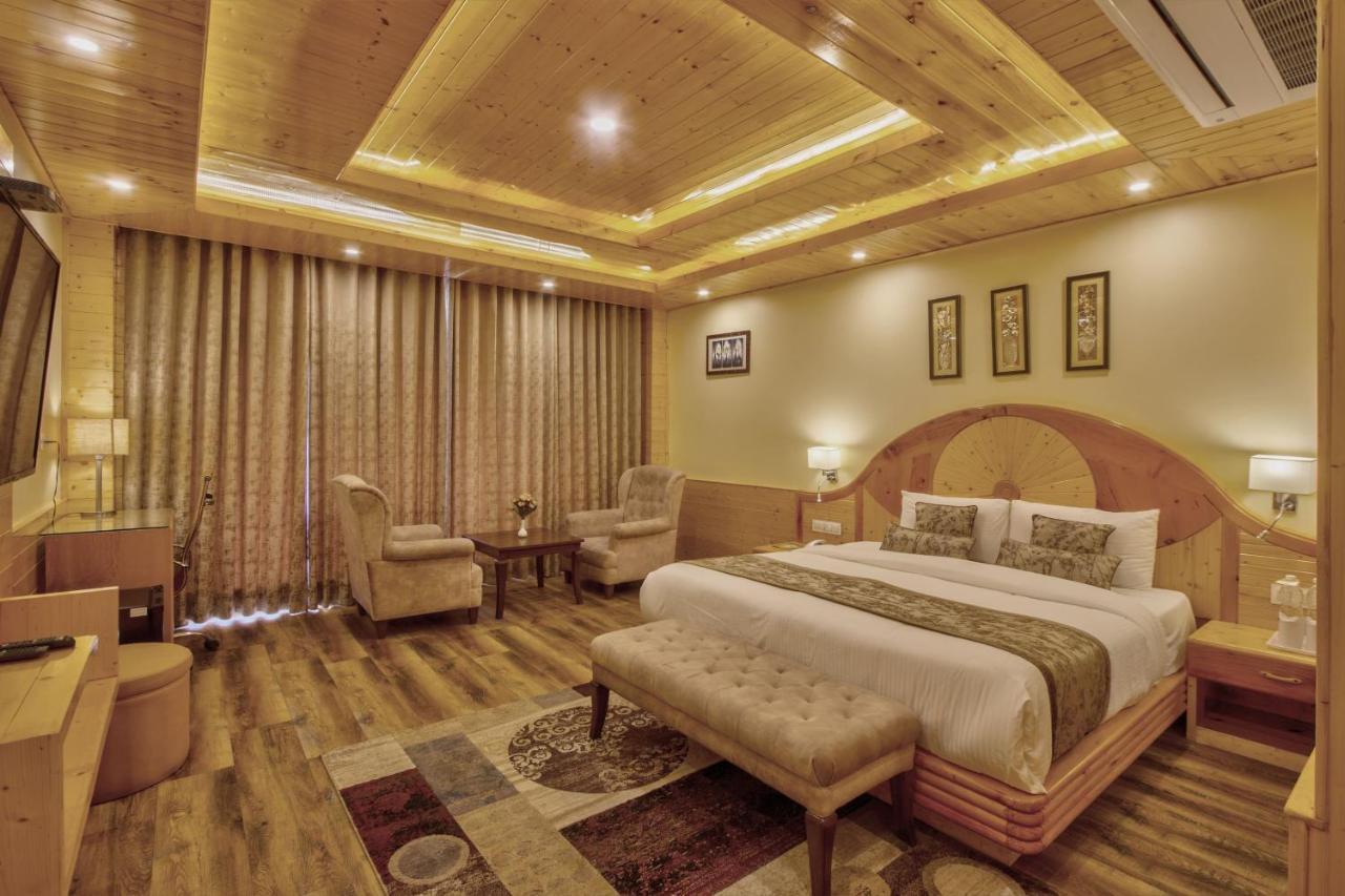 The Holiday Villa Resorts & Spa Manāli Exteriör bild