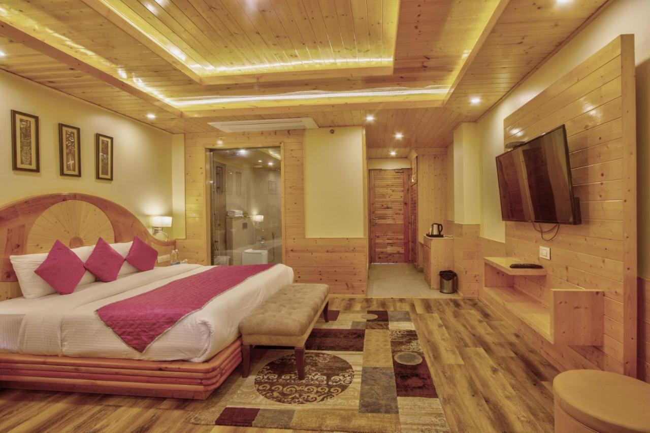 The Holiday Villa Resorts & Spa Manāli Exteriör bild